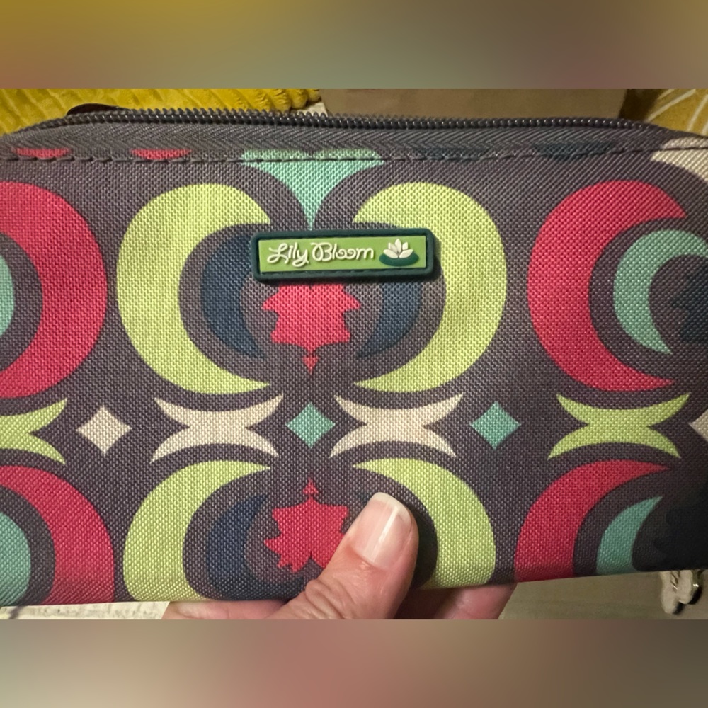Lily Bloom wallet with zipper closure